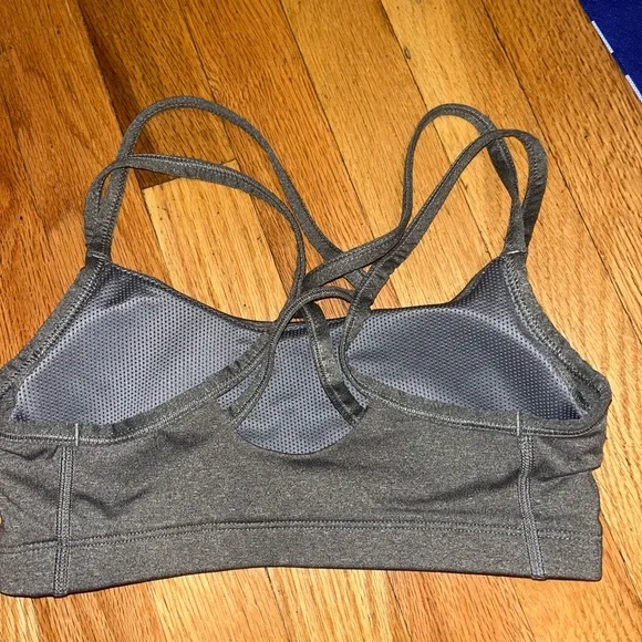Nike Dri-Fit Women’s Sports Bra Size Small - Picture 3 of 6